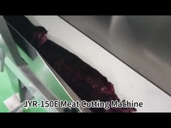 컨베이어 벨트 출구와 함께 산업산 쇠고기 고기 썰기
